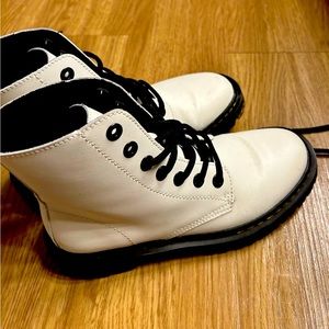 Dr. Marten 1460 White